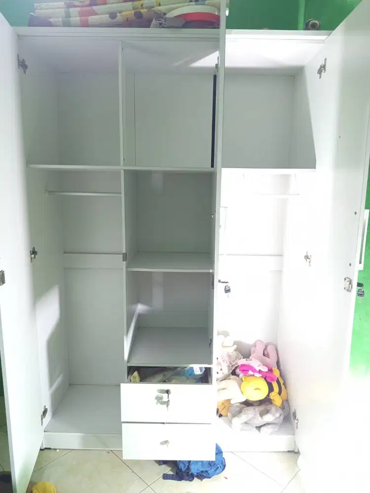 Lemari Pakaian, kondisi masih bagus