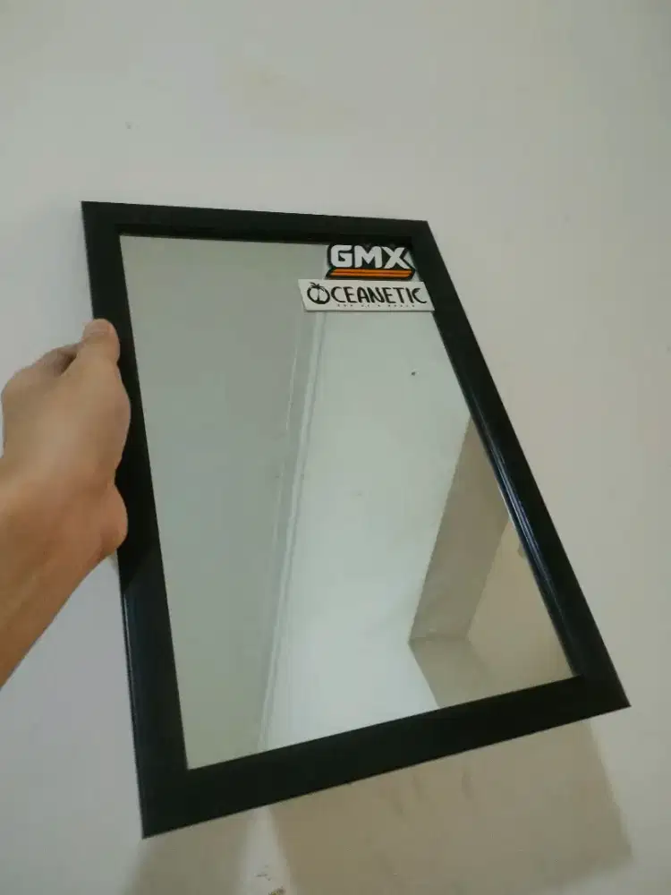 CERMIN DINDING MINIMALIS