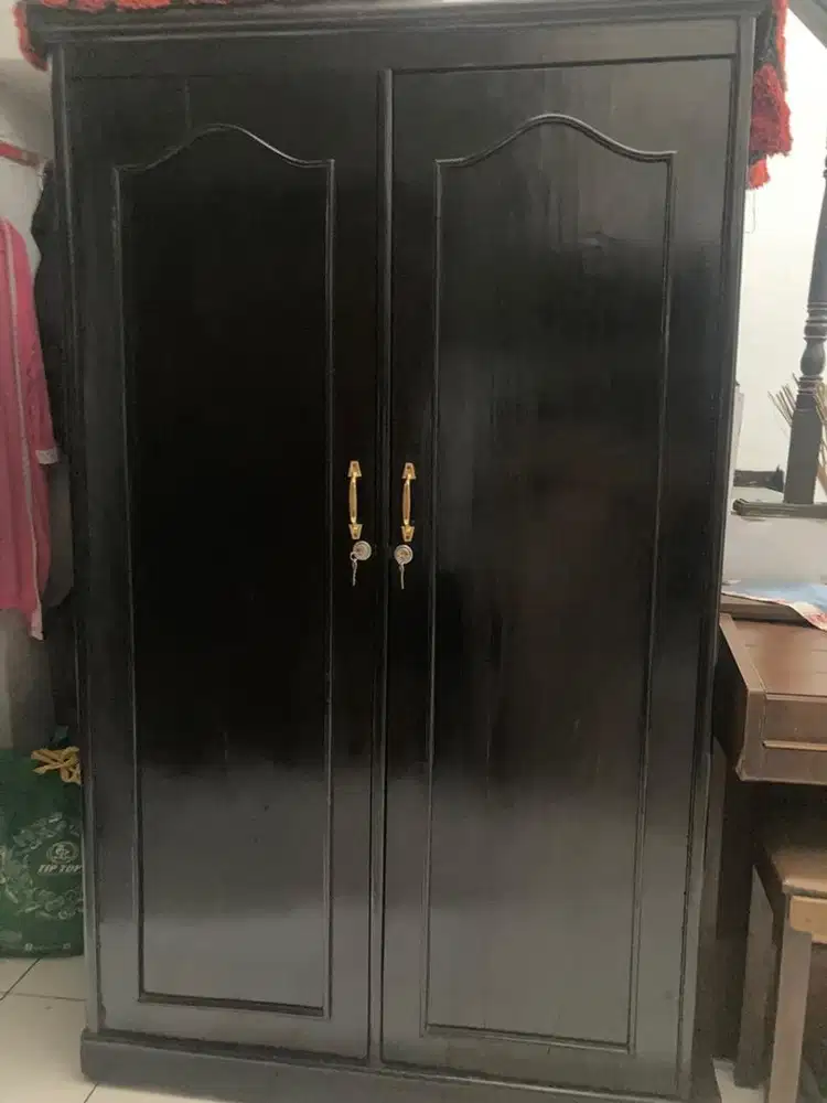 Preloved lemari pakaian