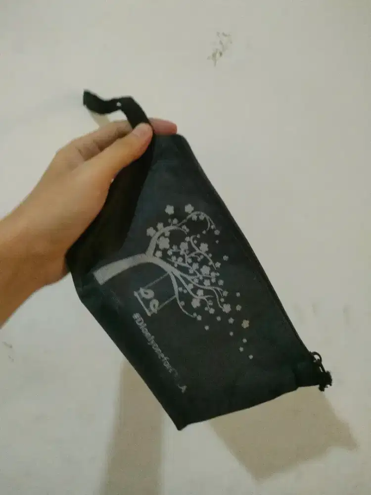 POUCH MAKEUP PRIA DAN WANITA