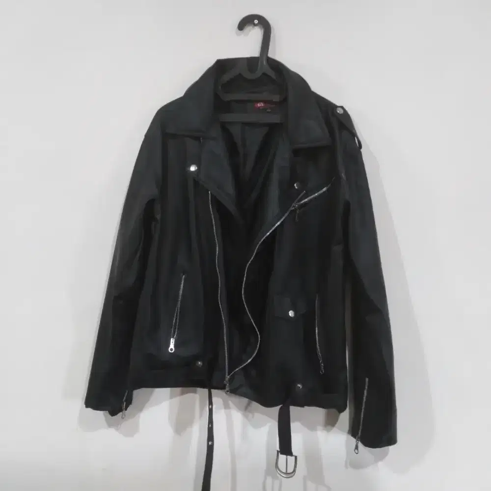 Jaket Fashion pria..semi kulit hitam