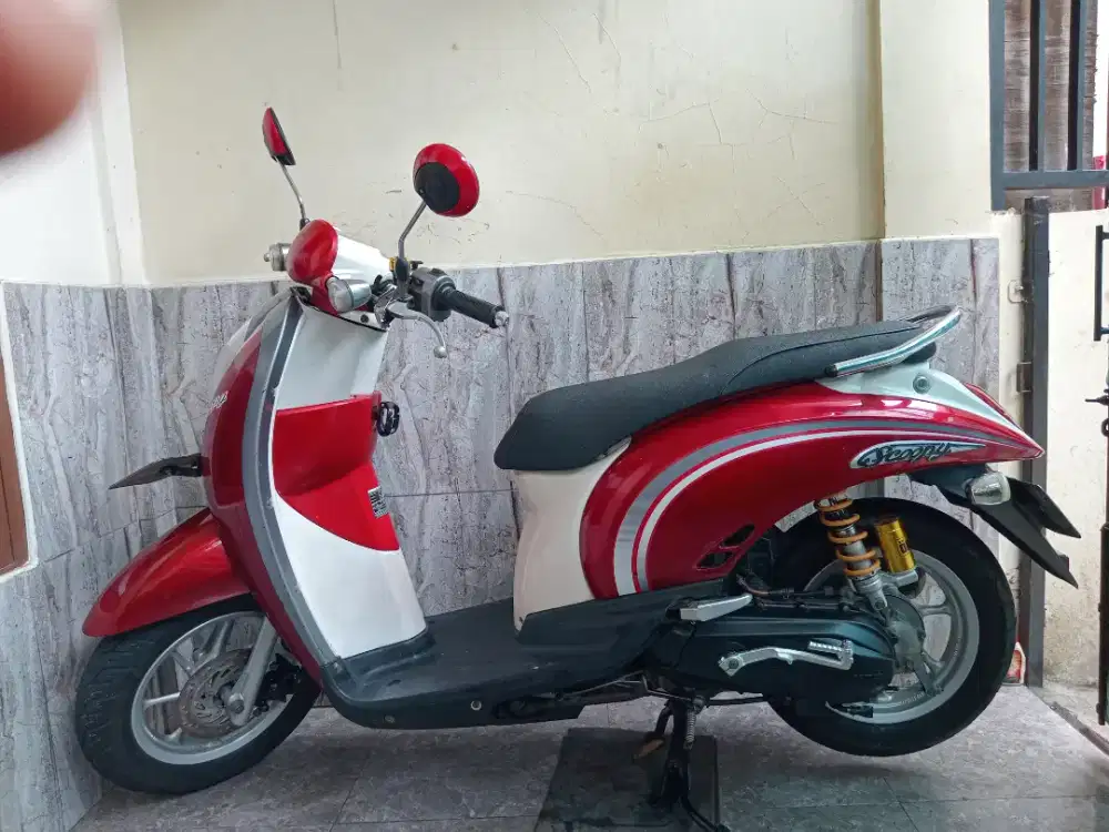 Di jual honda scopy karbu gres pelek donat