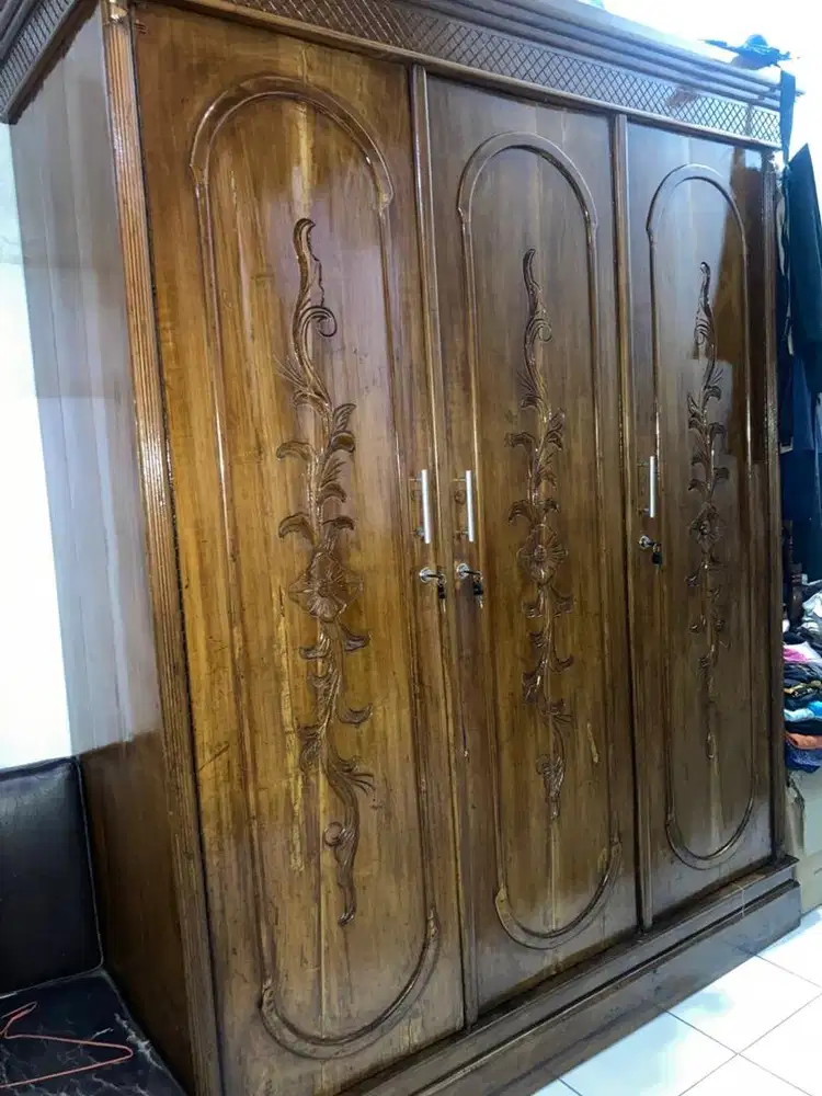 Lemari Pakaian 3 pintu