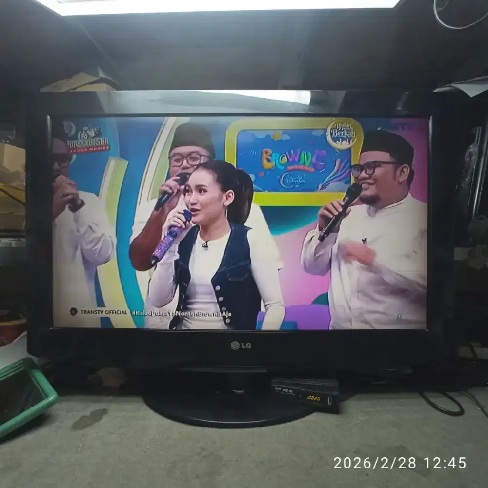 Tv lcd LG 32 sepaket sama stb