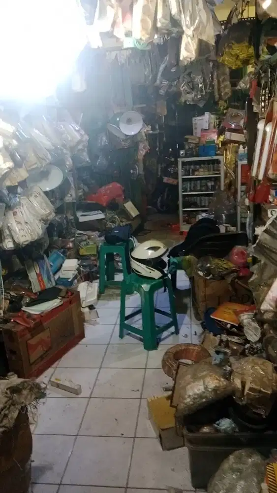 Cuci gudang toko listrik