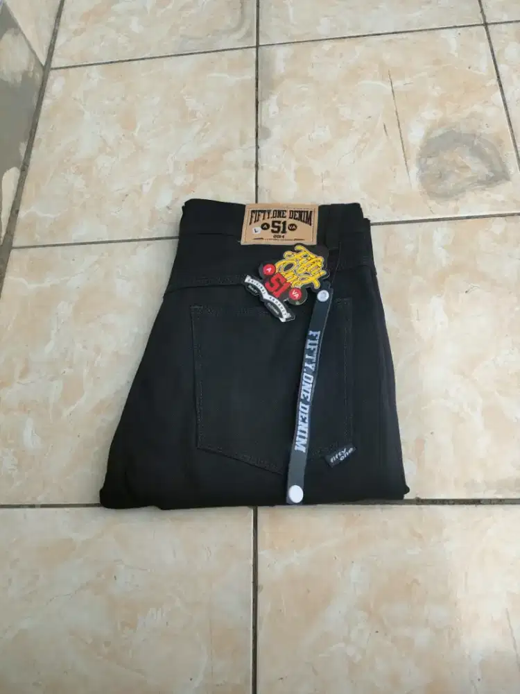 JEANS HITAM PEKAT COWOK