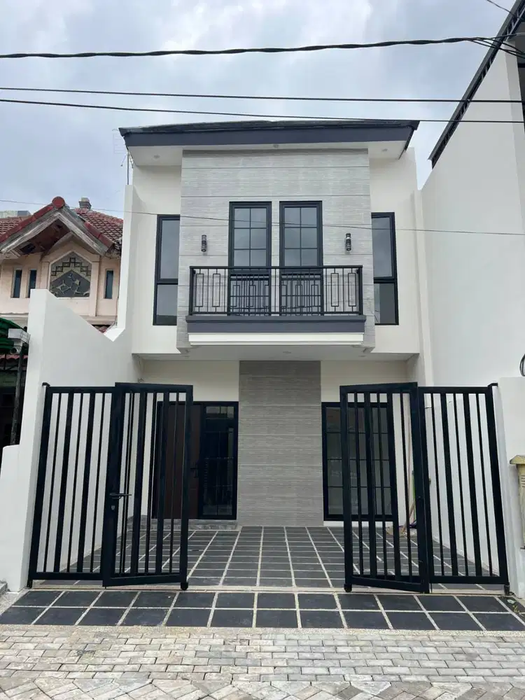 DIJUAL RUMAH 2 LANTAI PANTAI MENTARI SANITARY TOTO HADAP TIMUR