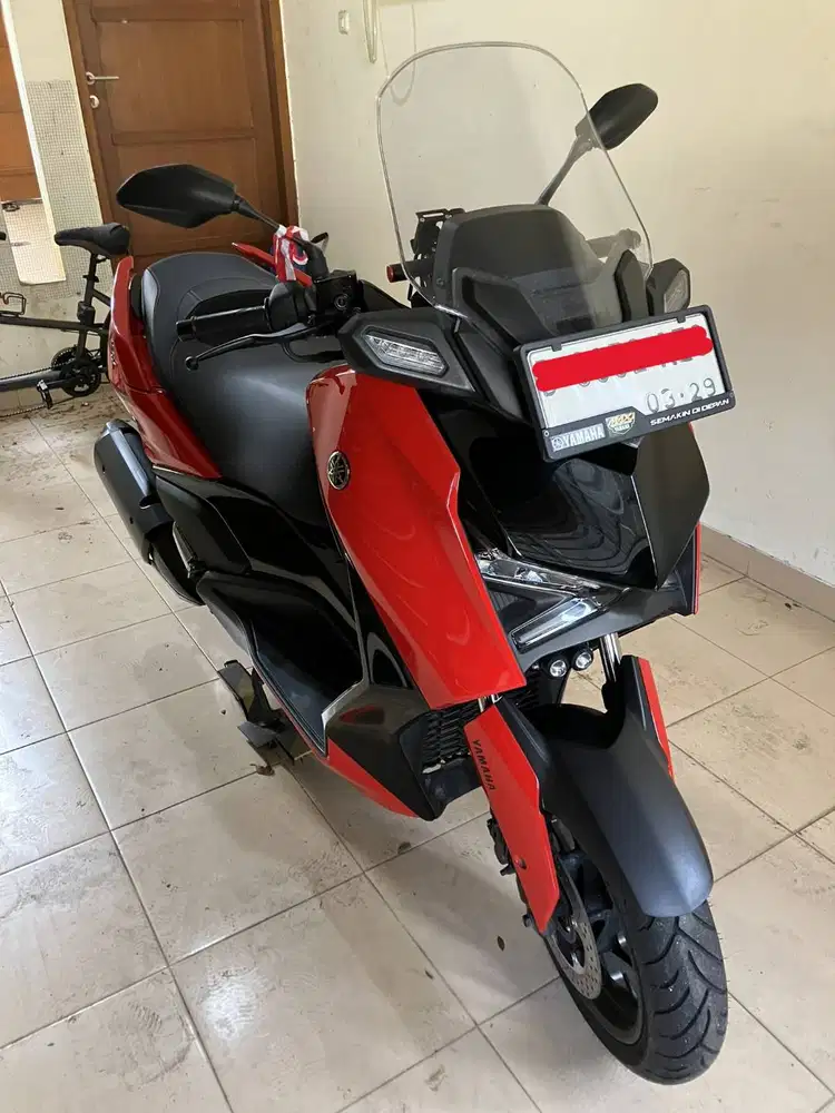 YAMAHA XMAX 250 CONNECTED ABS MERAH KM 1,7K LIKE NEW