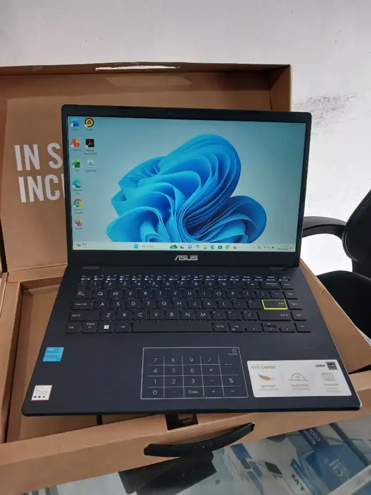 Laptop Asus Vivobook E410K Intel N4500 Ram 8 Ssd 256 Like New Garansi