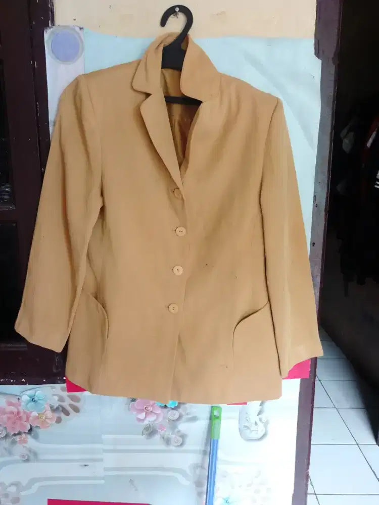 Blazer busana wanita