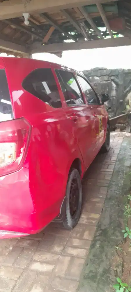 Mobil sigra thn 2020 warna merah