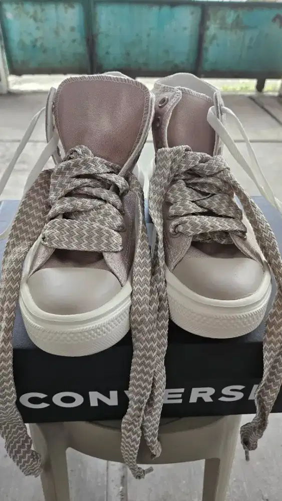 Sepatu Converse CTAS Move Hi