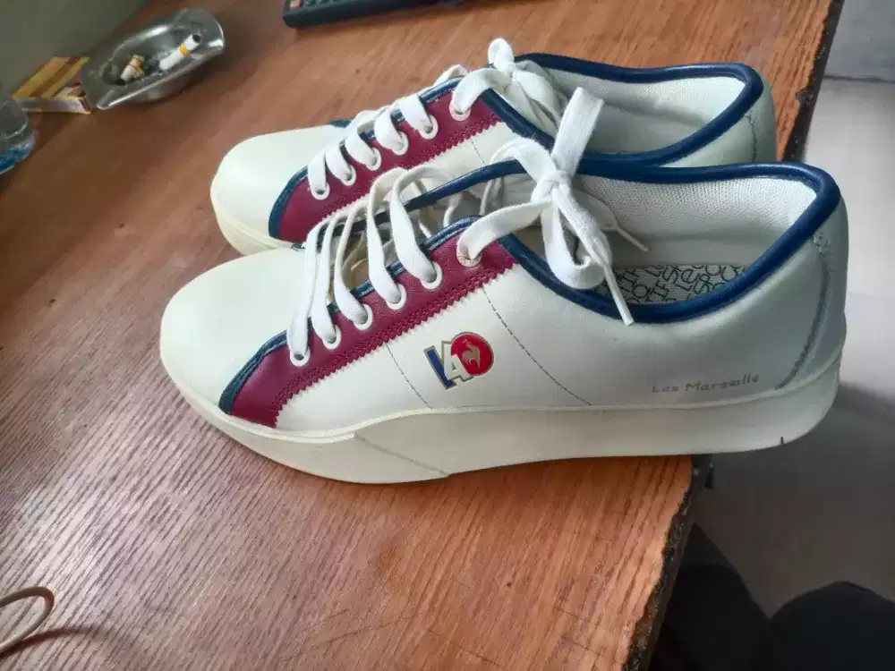 Sepatu merk dari Francis