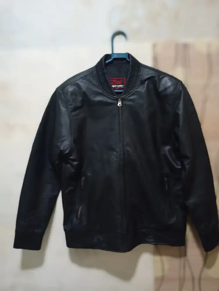 Jaket kulit lembut halus garut size. L