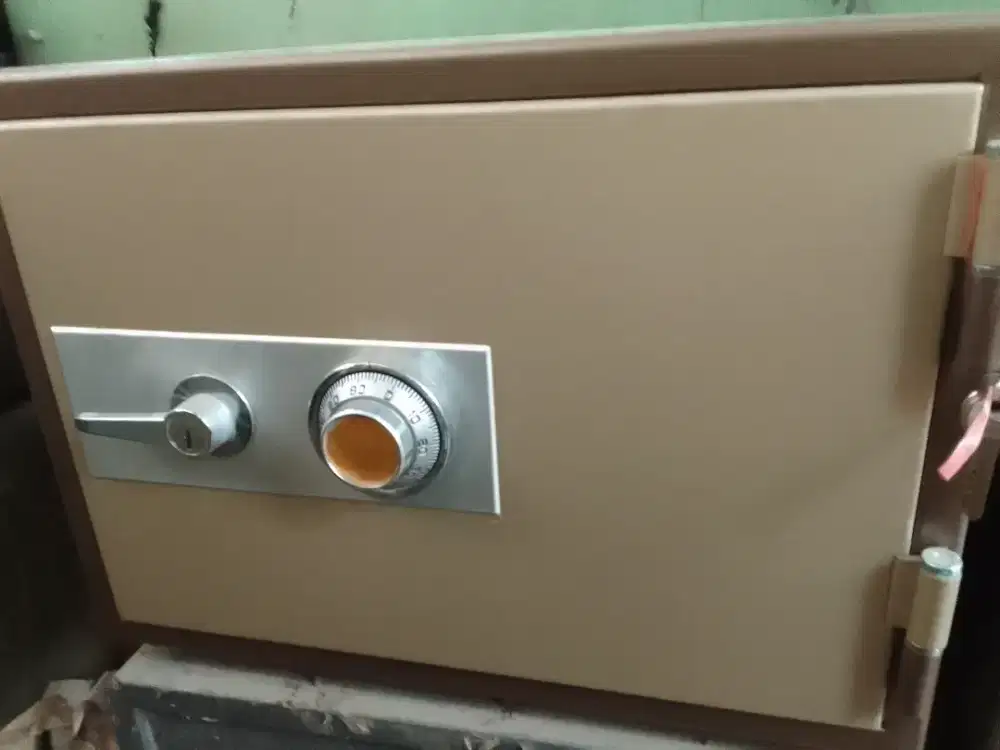 Jual murah Brankas untuk keamanan dokumen penting anda
