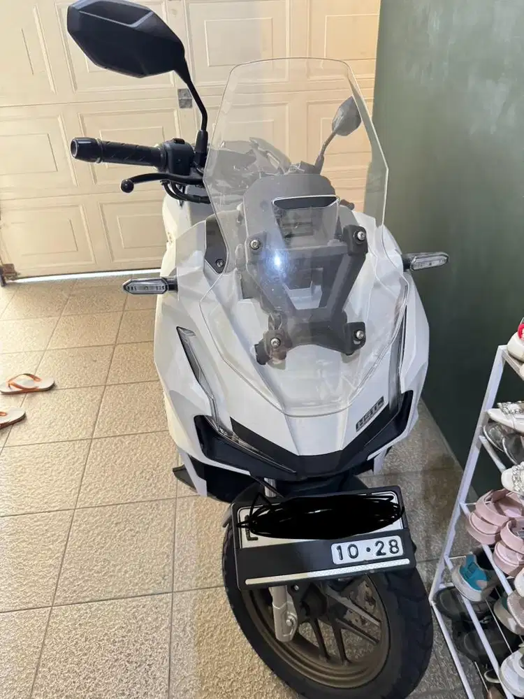 Honda adv abs tahun 2023 white doff plat L