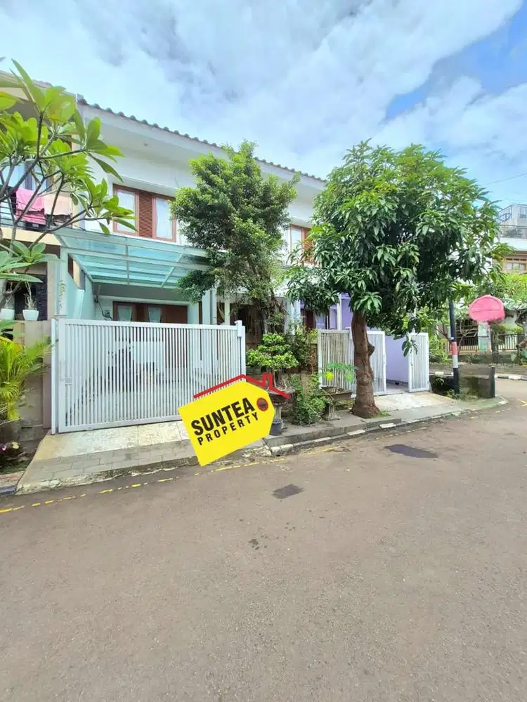 HOT SALE!!!RUMAH MEWAH SIAP HUNI LOKASI STRATEGIS AMAN DAN NYAMAN