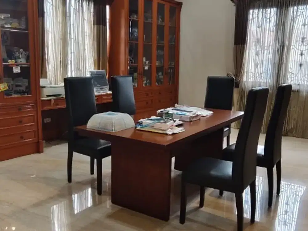 Rumah Daan Mogot, Luas 337M2 (3 Lantai) Hoek Furnish, Termurah