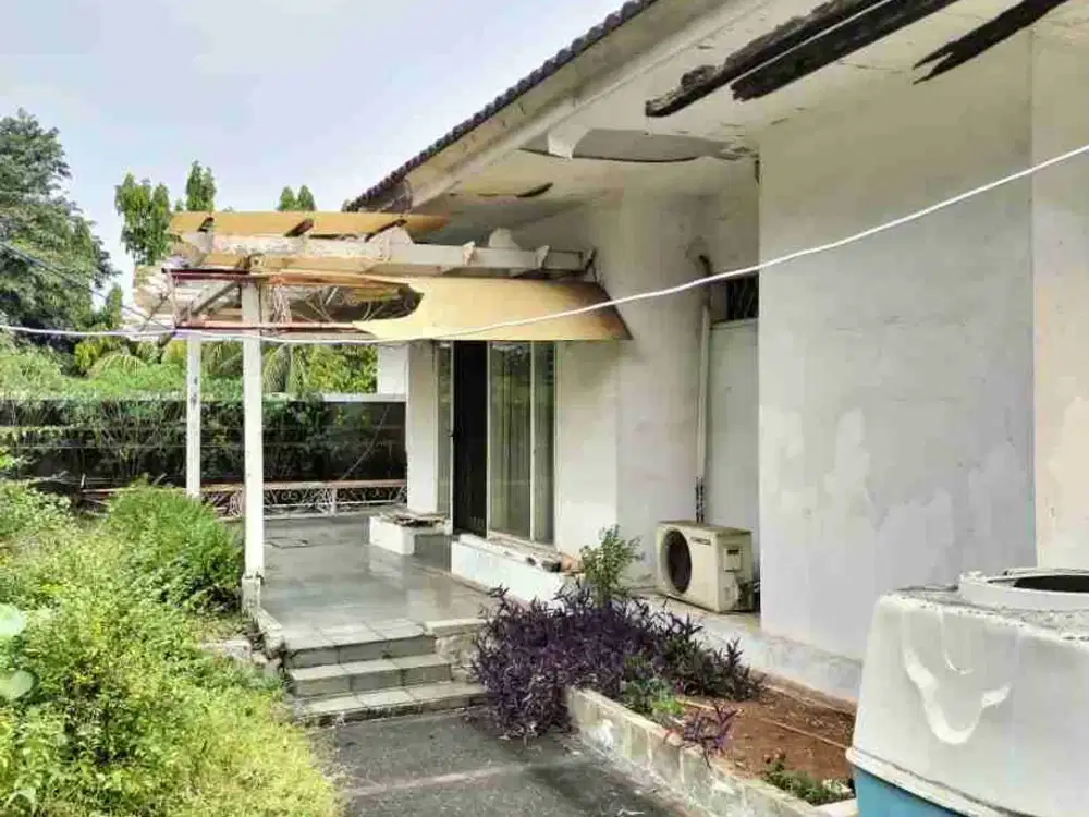 TURUN HARGA RUMAH 2 LANTAI BANGUNAN LAMA DALAM KOMPLEK LEBAK BULUS HADAP SELATAN