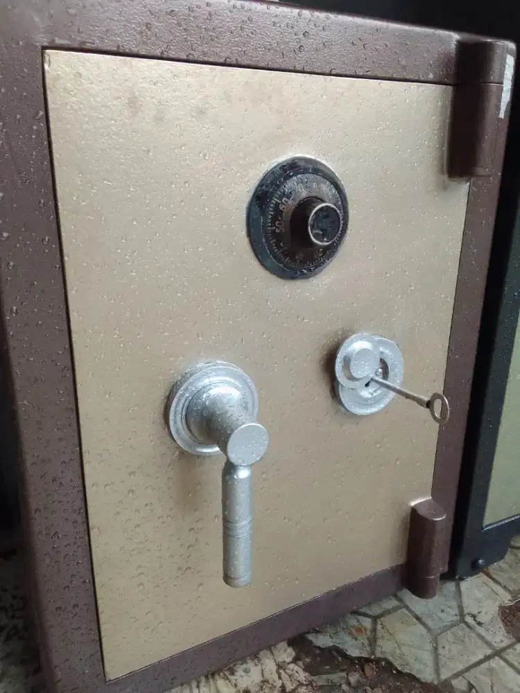 Jual murah Brankas untuk keamanan dokumen penting anda
