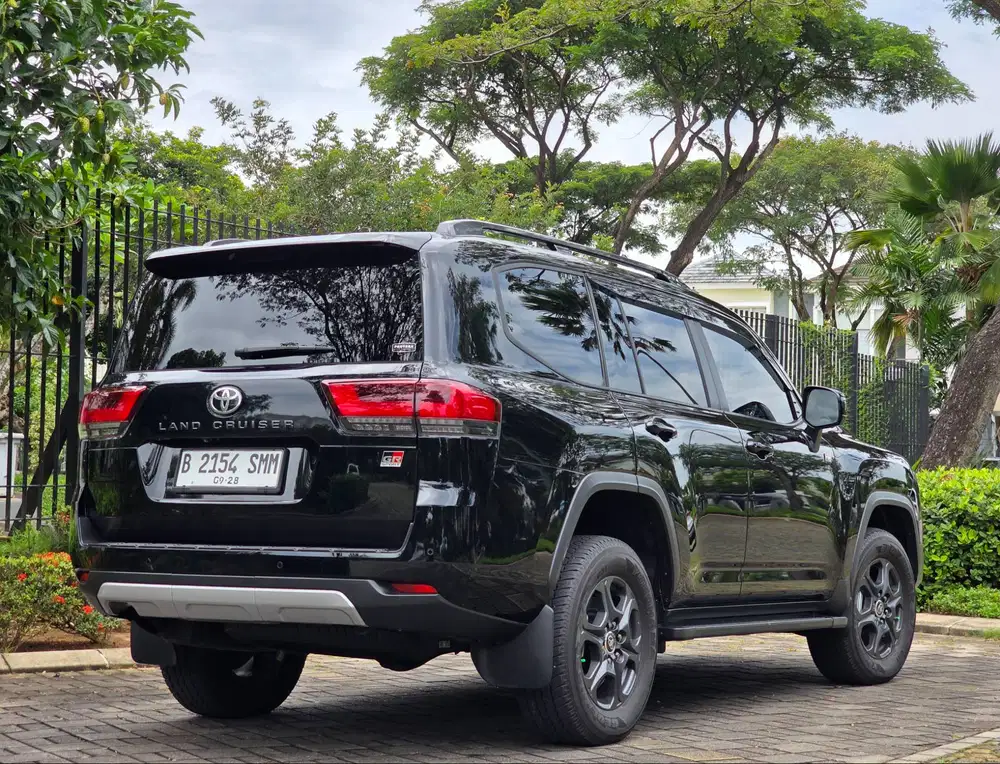 KM.11.RB| LAND CRUISER GR SPORT 300 2023 HITAM PERFECT RASA BARU !!