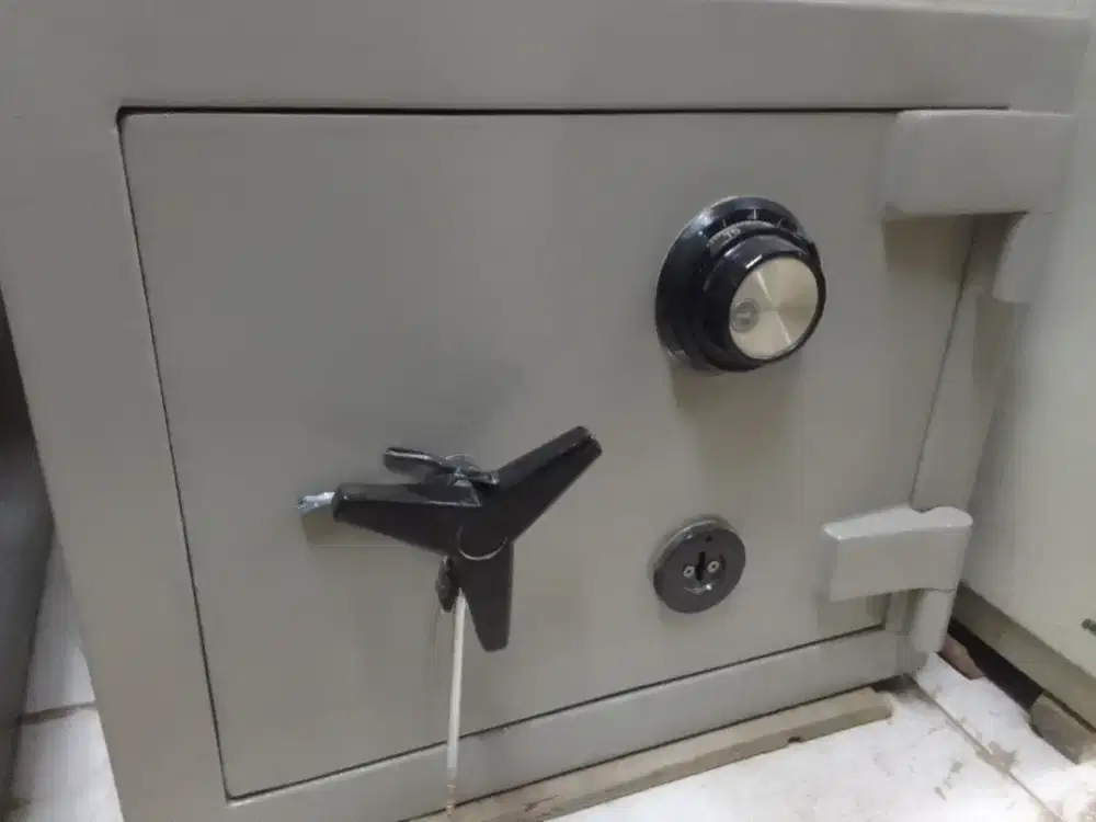 Jual murah Brankas untuk keamanan dokumen penting anda