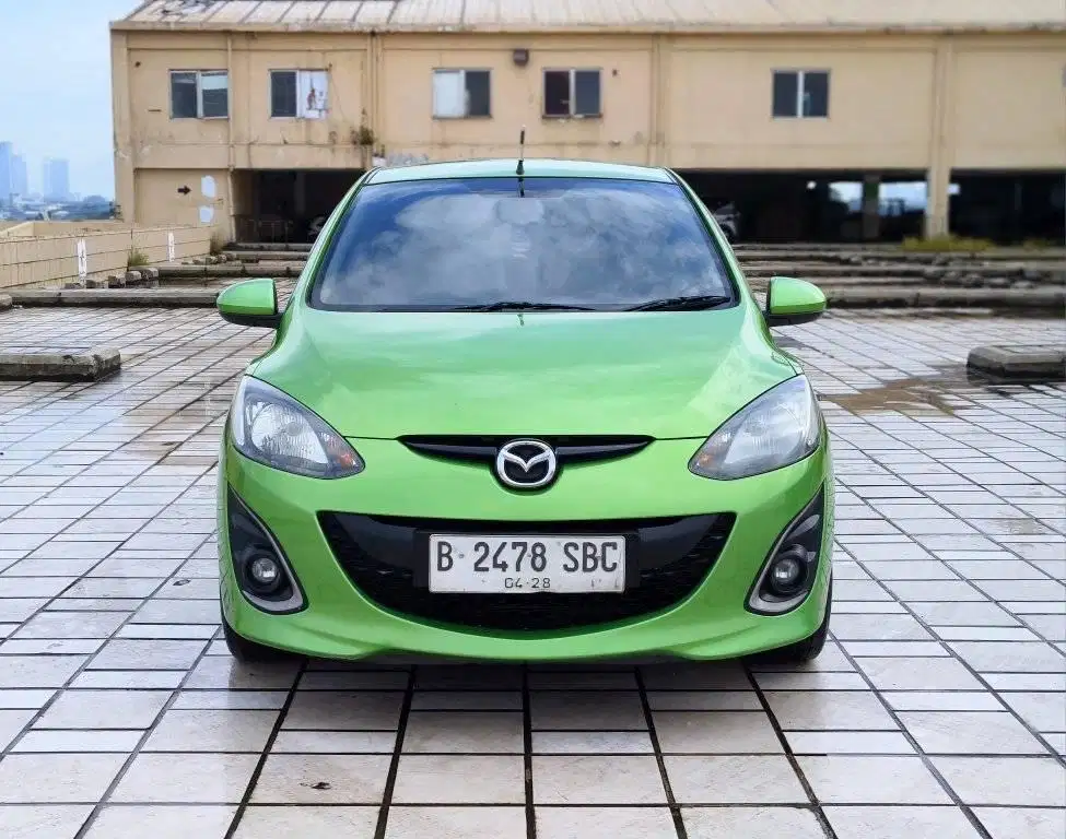 Mazda 2 R Hatchback 2012 AT Hijau, TERMURAH !