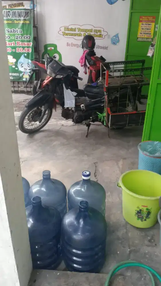 Kurir & sales kehilangan air isi ulang
