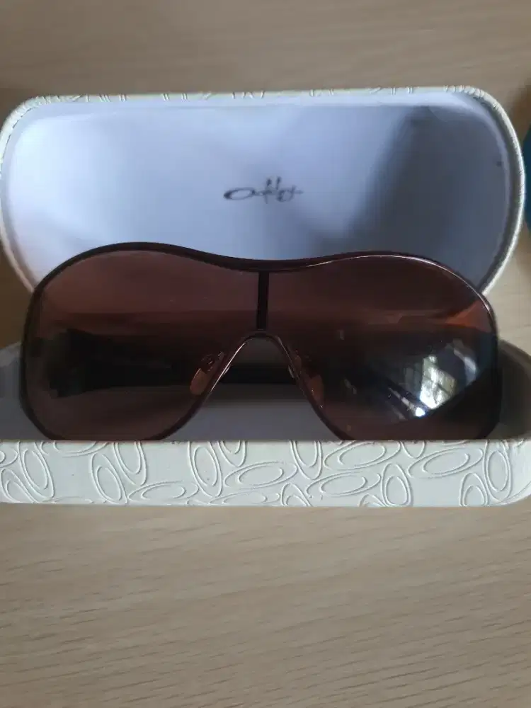 Kacamata wqnita oakley breathless  original