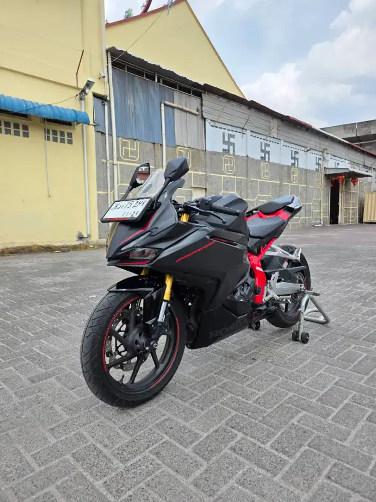 Honda New CBR 250RR Hitam 2024 NIK 2023