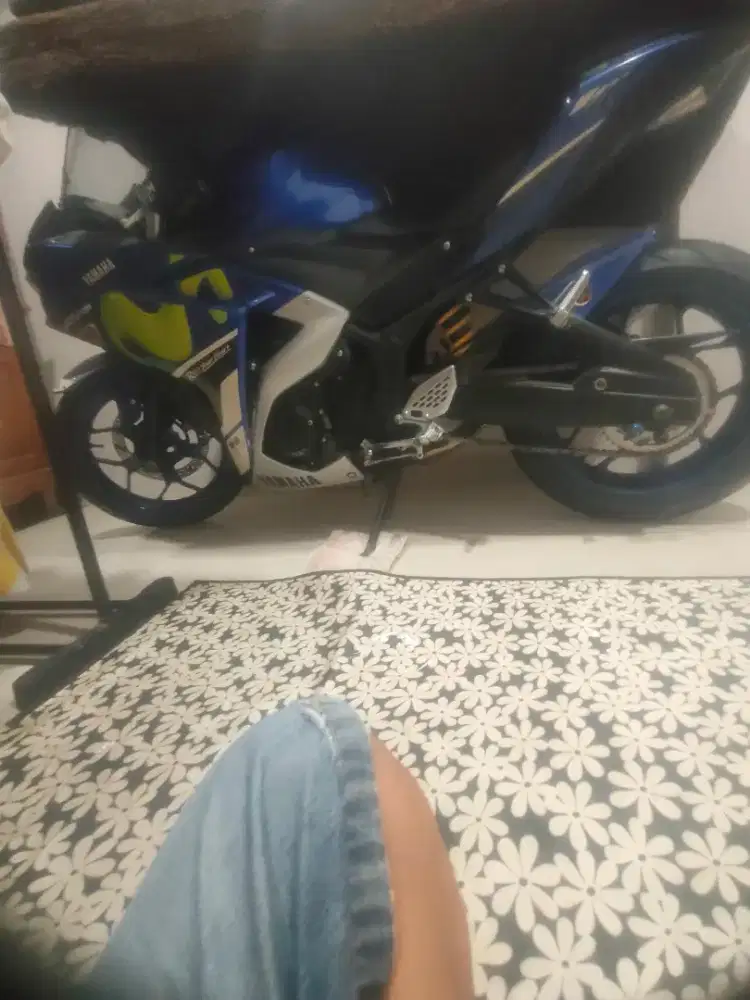 Di jual motor Yamaha r25. Komplit tangan pertama