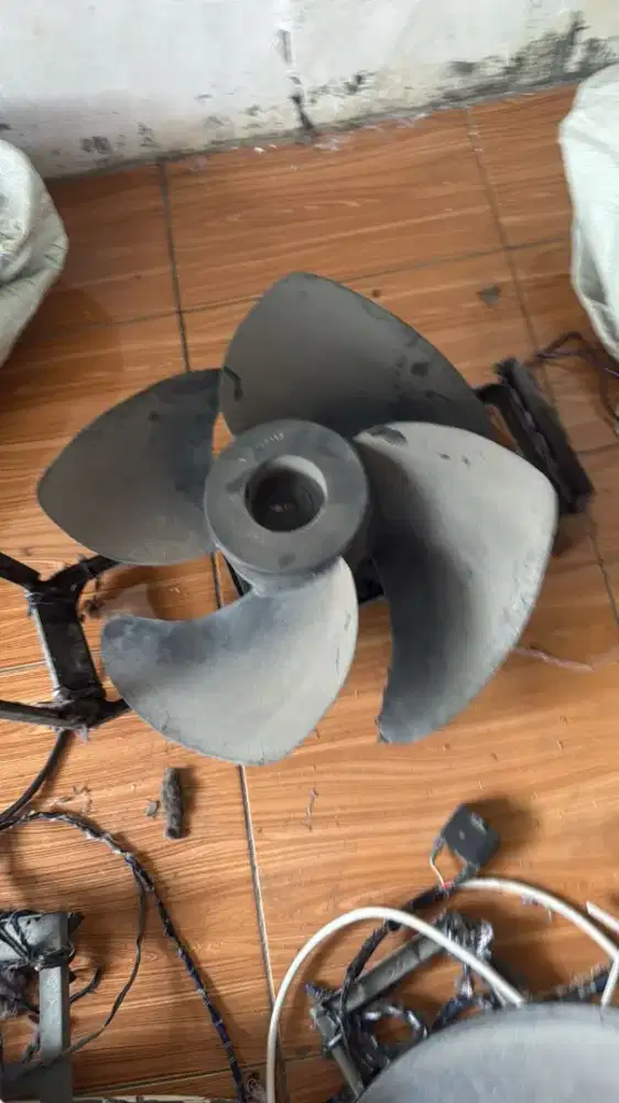 Kipas copotan dari AC lengkap kabel