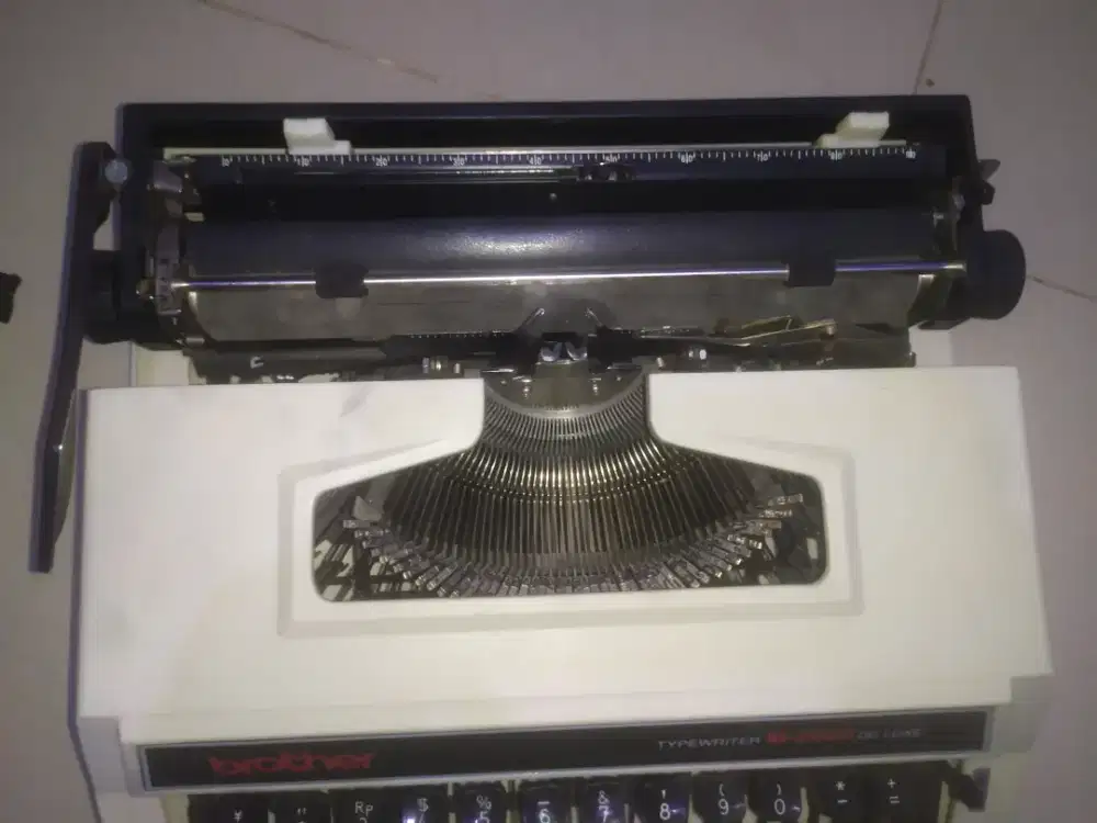 Mesin ketik merk Brother Typewriter M 2000 deluxe