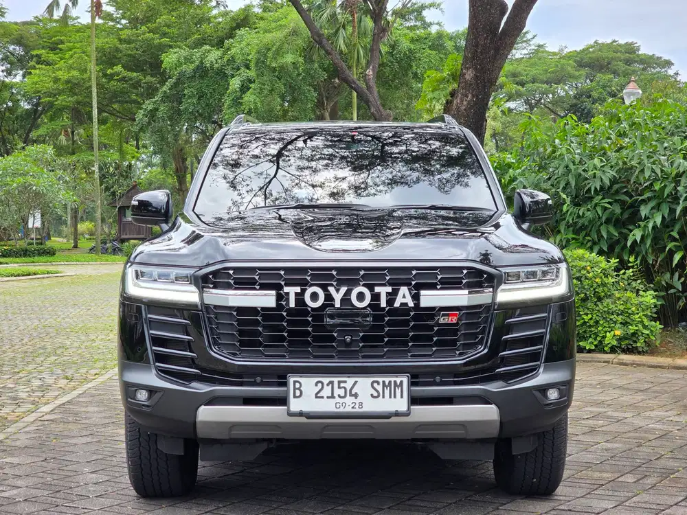 KM.11.RB|PERFECT| LAND CRUISER GR SPORT 300 2023 HITAM BEKAS RASA BARU