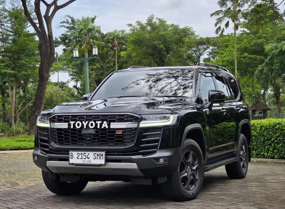 KM.11.RB|PERFECT| LAND CRUISER GR SPORT 300 2023 HITAM RASA BARU LC300