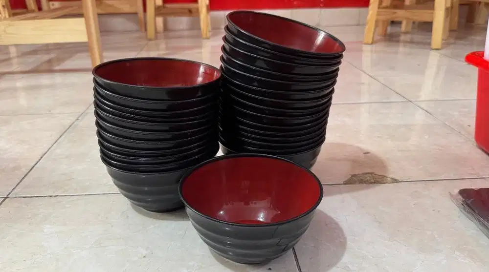 Mangkok Jepang Hitam Merah Plastik