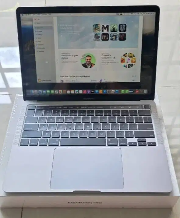 Dijual MacBook Pro 13 Inch 2020