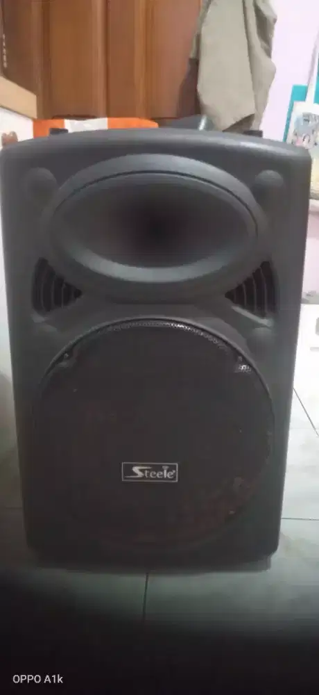Speaker aktif Steele