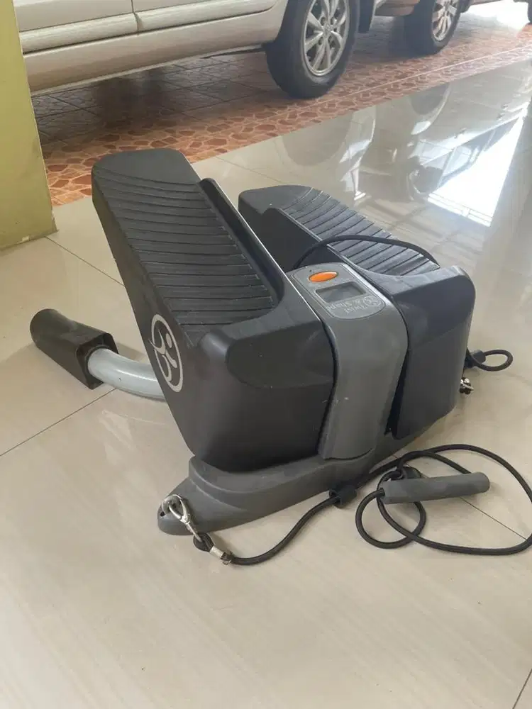 Alat fitnes mengecilkan perut