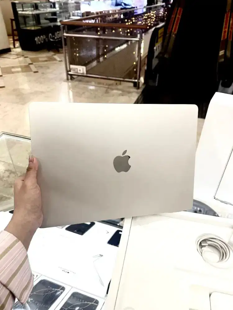 Macbook Air M2 15 - inch 2023 Starlight 8GB/256GB iBox