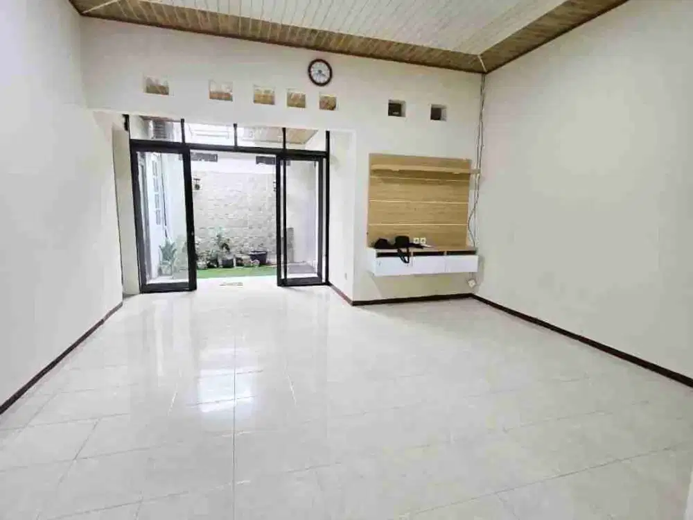 rumah cluster nyaman tepi jalan dekat Manahan Solo