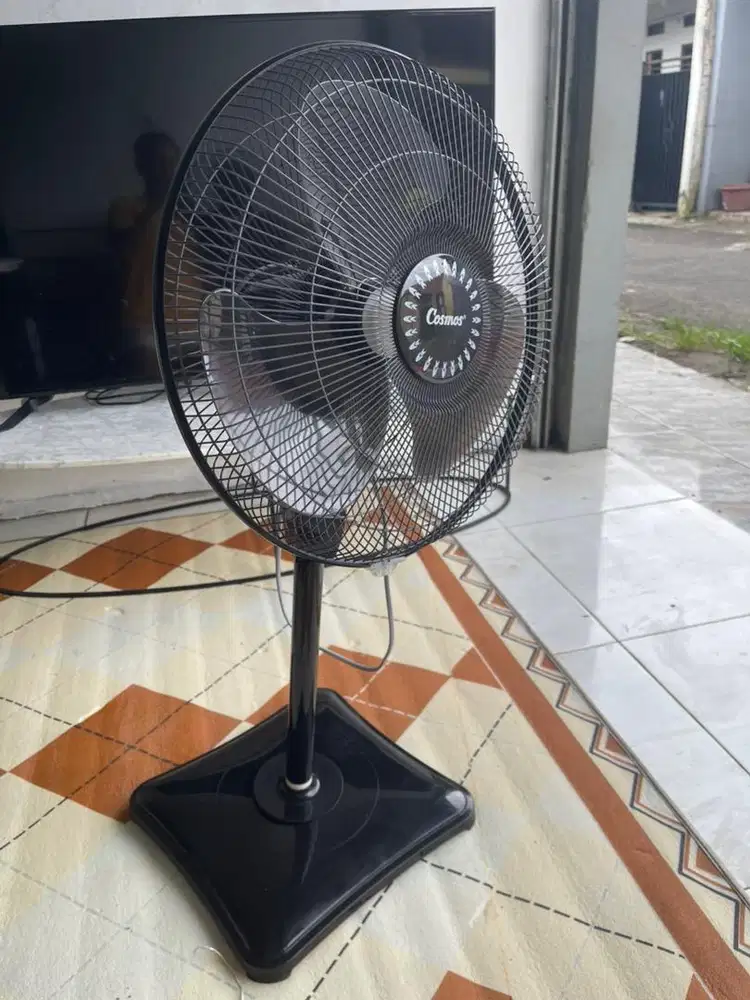 Kipas angin standing cosmos 16'