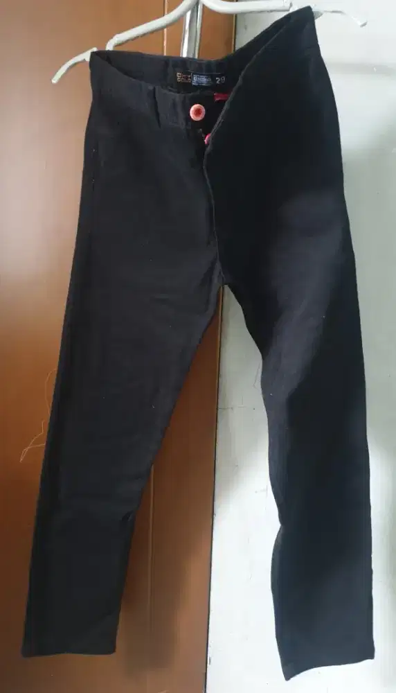 Celana panjang pria hitam