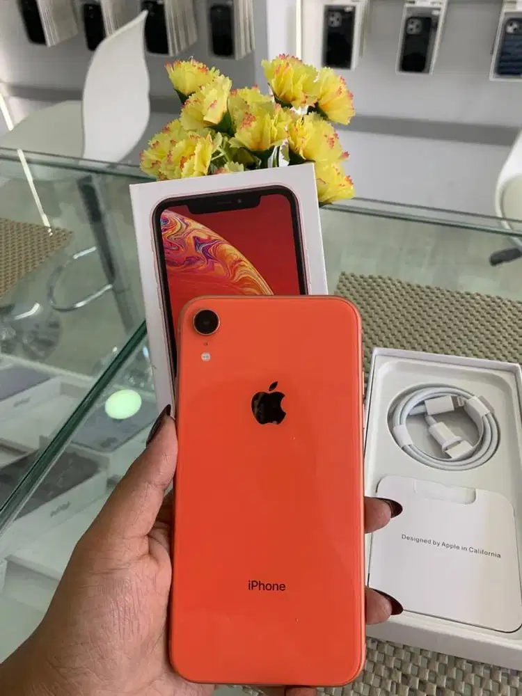 Iphone Xr 64 Gb warna coral all provider Like new full set