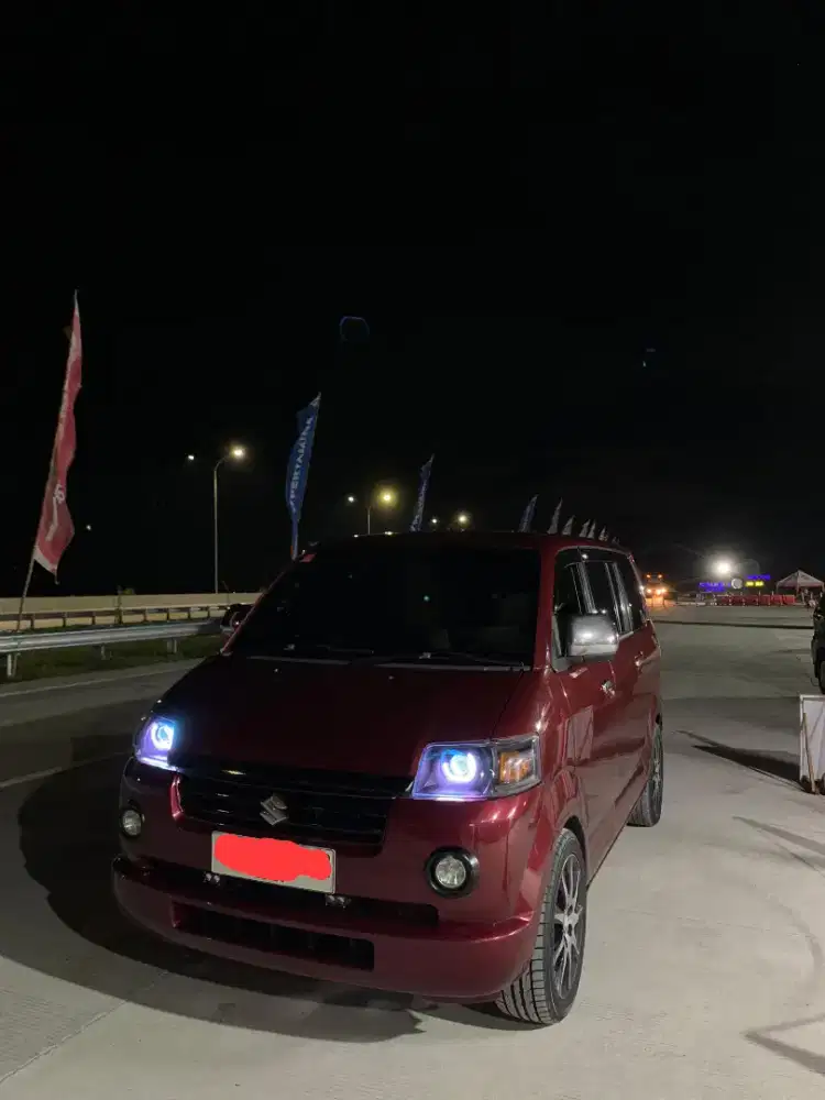 Dijual cepat APV Type X warna Merah Xyralic Gold