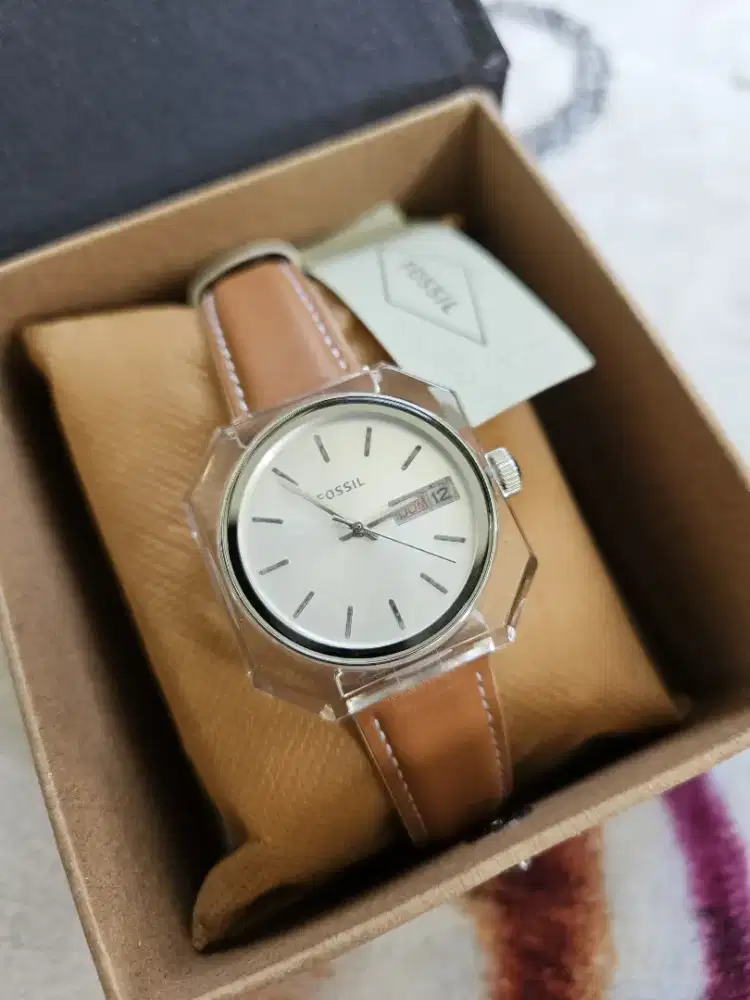 Jam Tangan Fossil Candy White Dial Brown Leather Strap