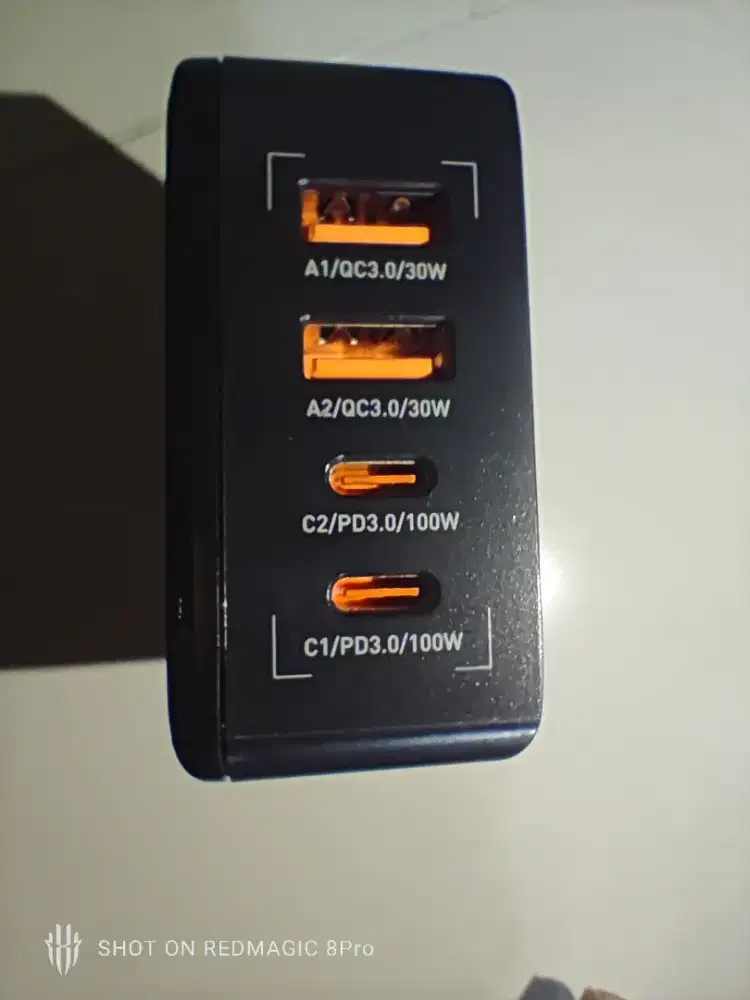 Charger untuk berbagai jenis hp