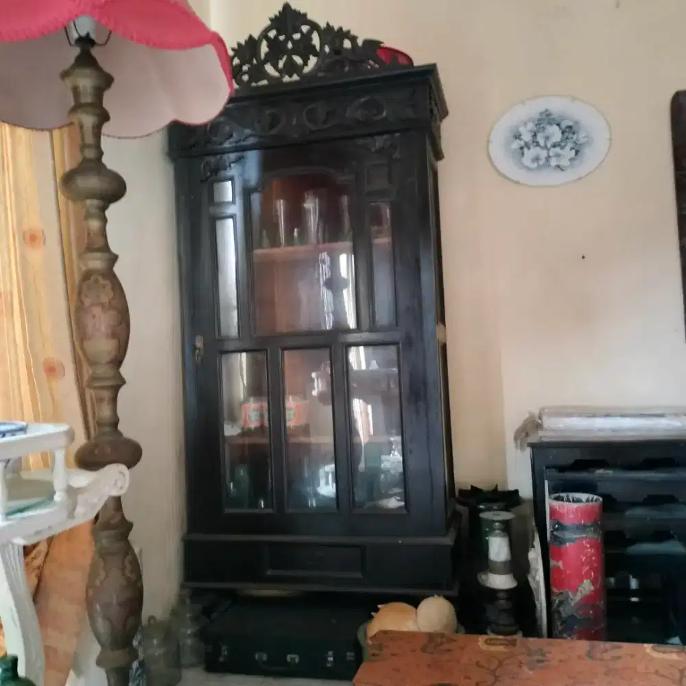 Lemari Cunduk / Prongkas Kuno