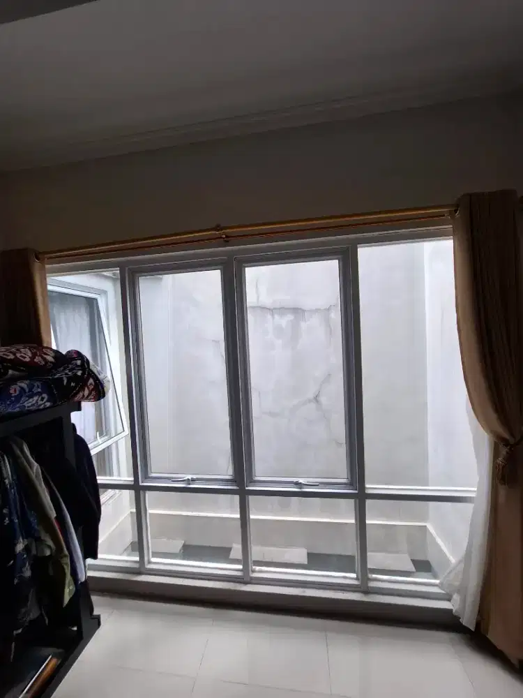 Set Jendela Alumunium Kaca P 283cm L 203cm Like New