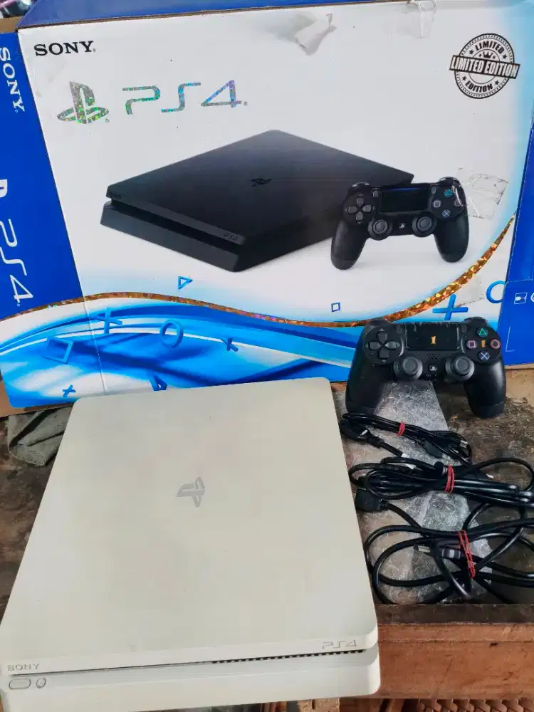 Ps 4 slim Gress  500GB Firmware 13.4